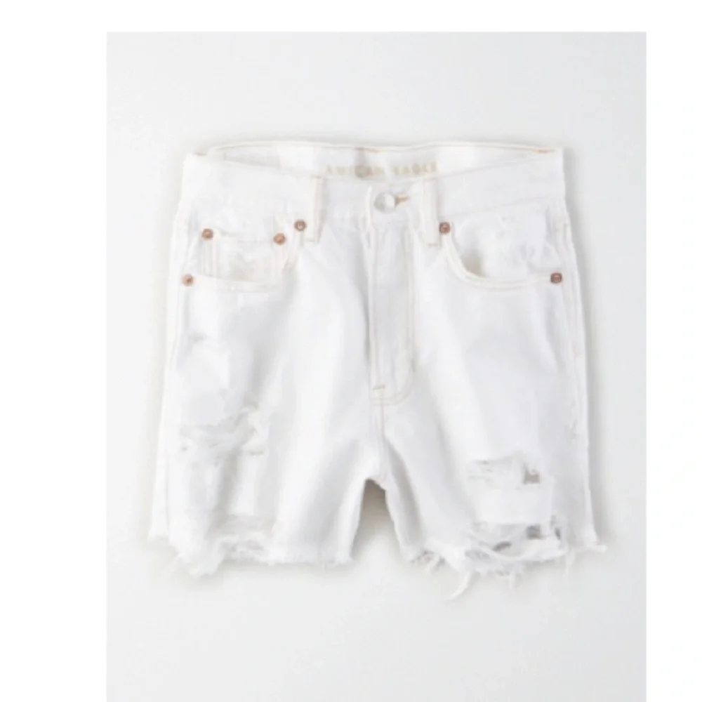 American eagle 90’s boyfriend short white sz 8